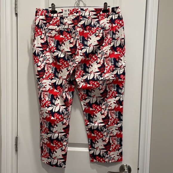 Ladies fun ankle pants. - Picture 3 of 4
